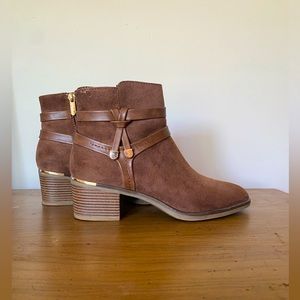 Rustic brown boots:)